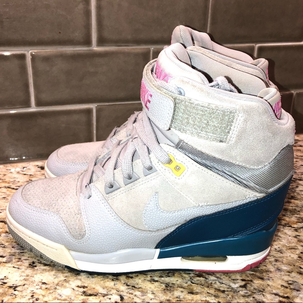 💕Nike Revolution Sky Hi